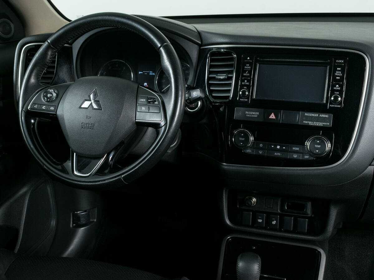 Mitsubishi Outlander с пробегом — 2017 год. Фото: #8