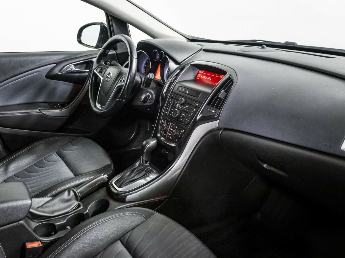Opel Astra с пробегом — 2013 год. Фото: #8