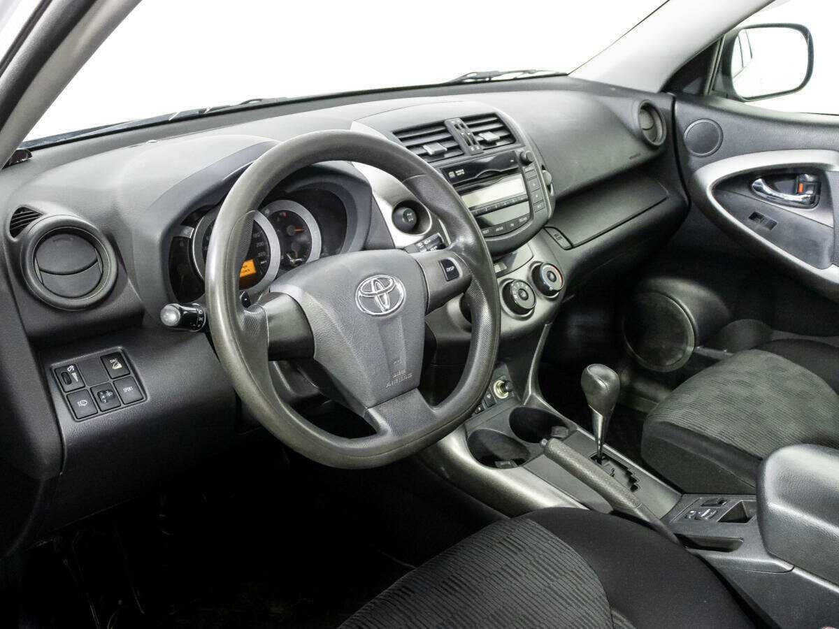 Toyota RAV4 с пробегом — 2012 год. Фото: #9