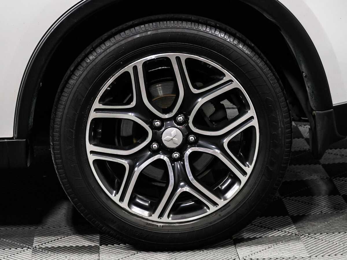 Mitsubishi Outlander с пробегом — 2015 год. Фото: #12