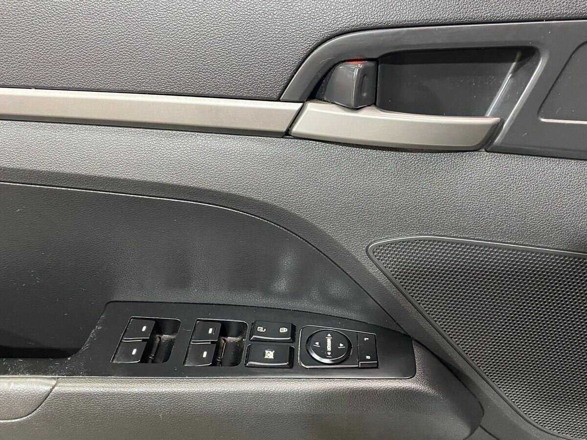 Hyundai Elantra с пробегом — 2017 год. Фото: #15