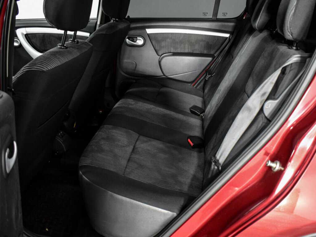 Renault Sandero с пробегом — 2012 год. Фото: #9