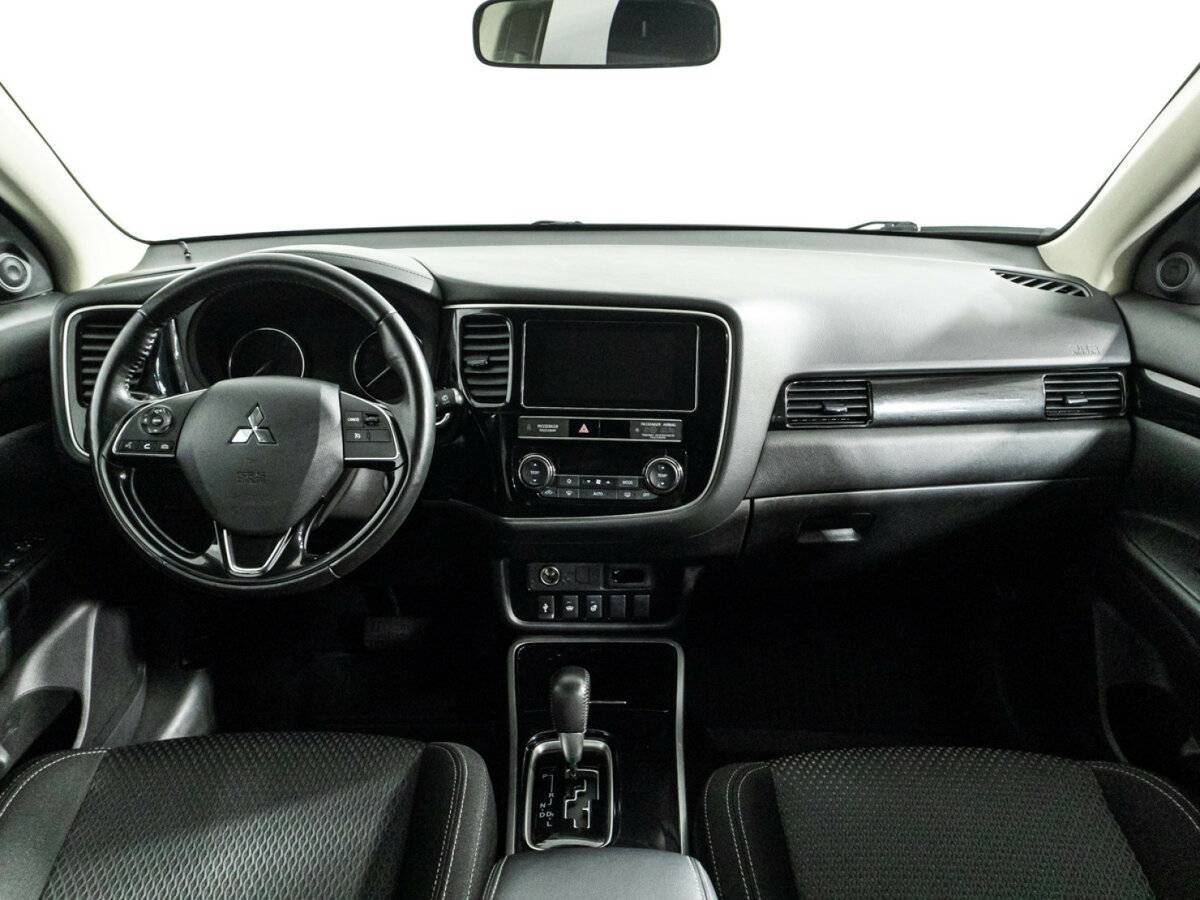 Mitsubishi Outlander с пробегом — 2018 год. Фото: #12