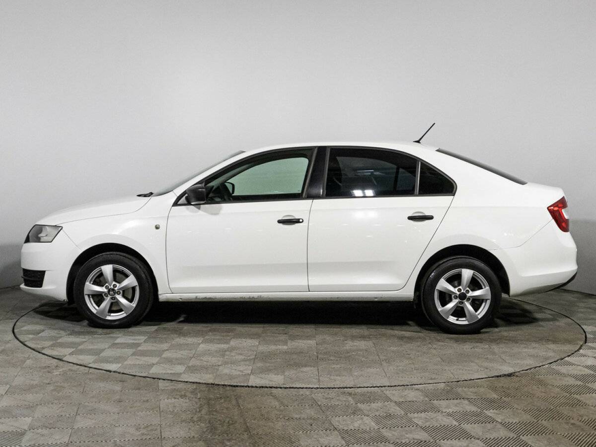 Skoda Rapid с пробегом — 2015 год. Фото: #7