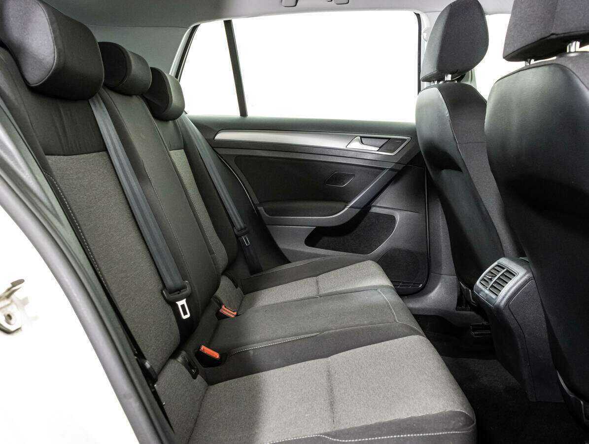 Volkswagen Golf с пробегом — 2014 год. Фото: #10