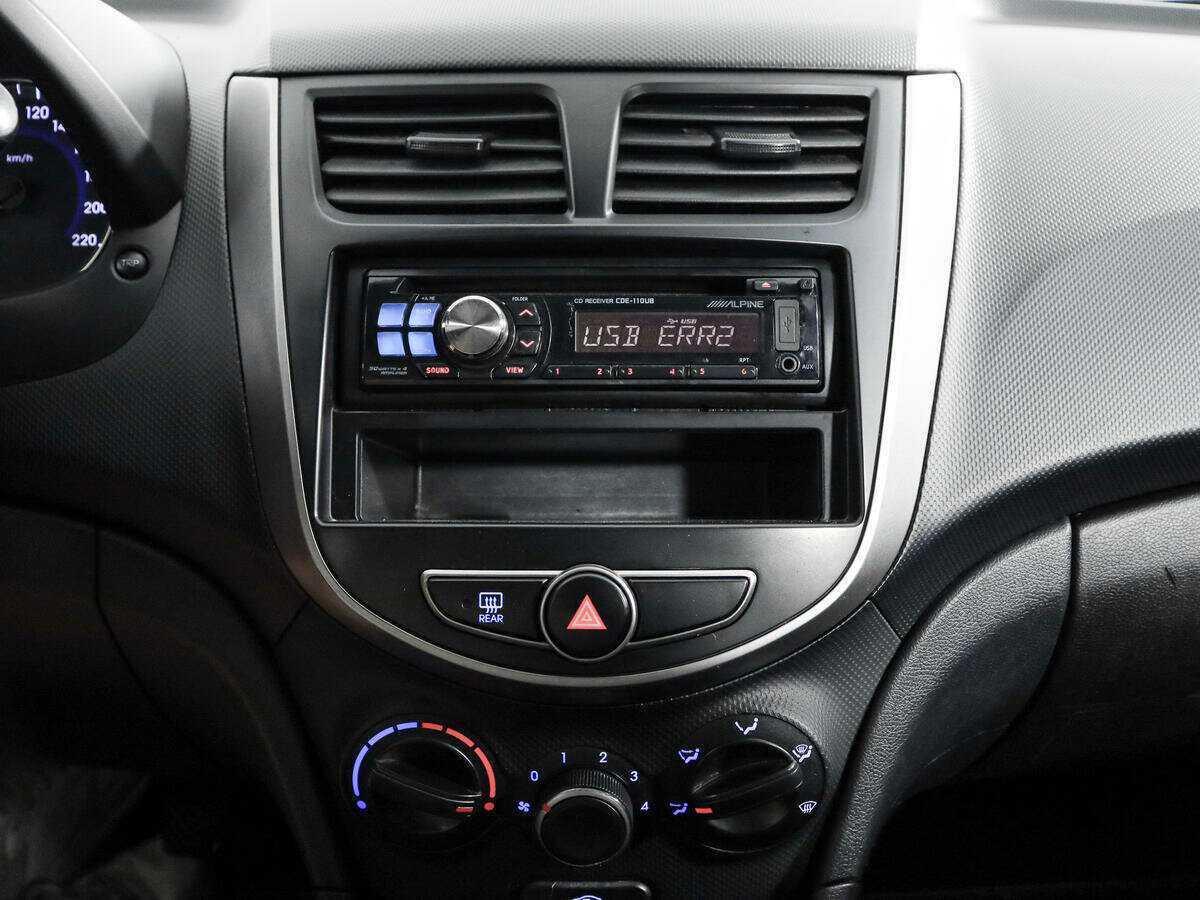 Hyundai Solaris с пробегом — 2014 год. Фото: #12