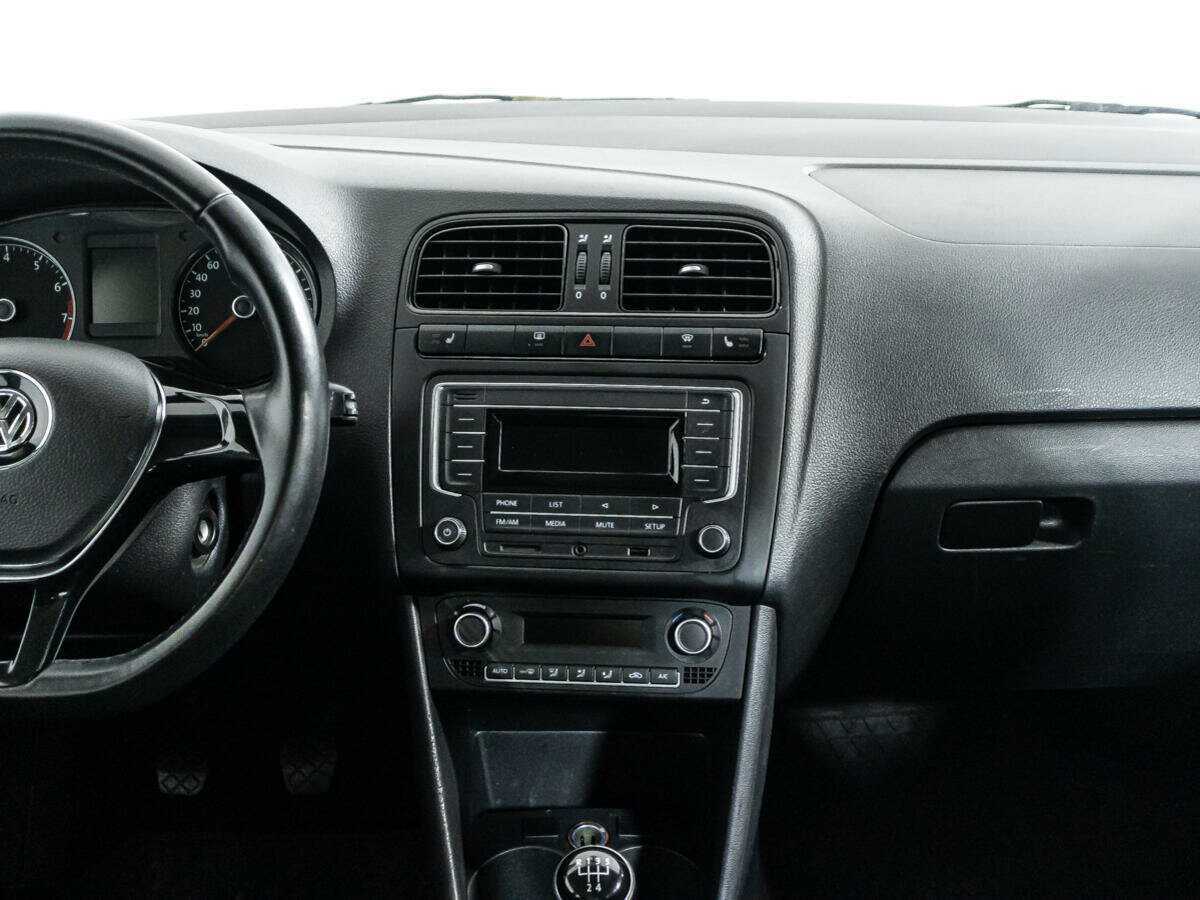 Volkswagen Polo с пробегом — 2016 год. Фото: #12