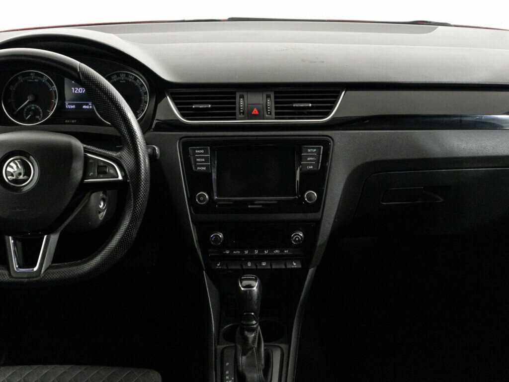 Skoda Rapid с пробегом — 2018 год. Фото: #13