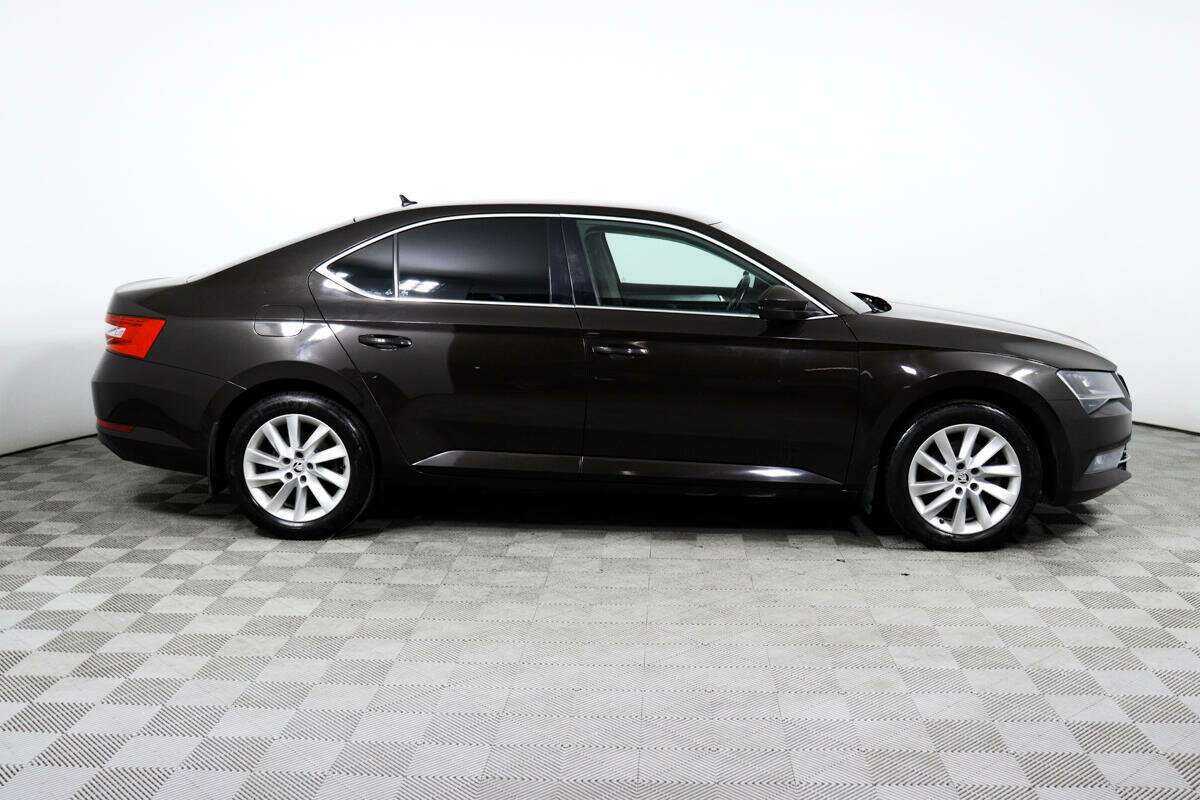 Skoda Superb с пробегом — 2015 год. Фото: #3