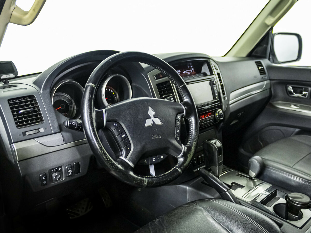 Mitsubishi Pajero с пробегом — 2014 год. Фото: #7