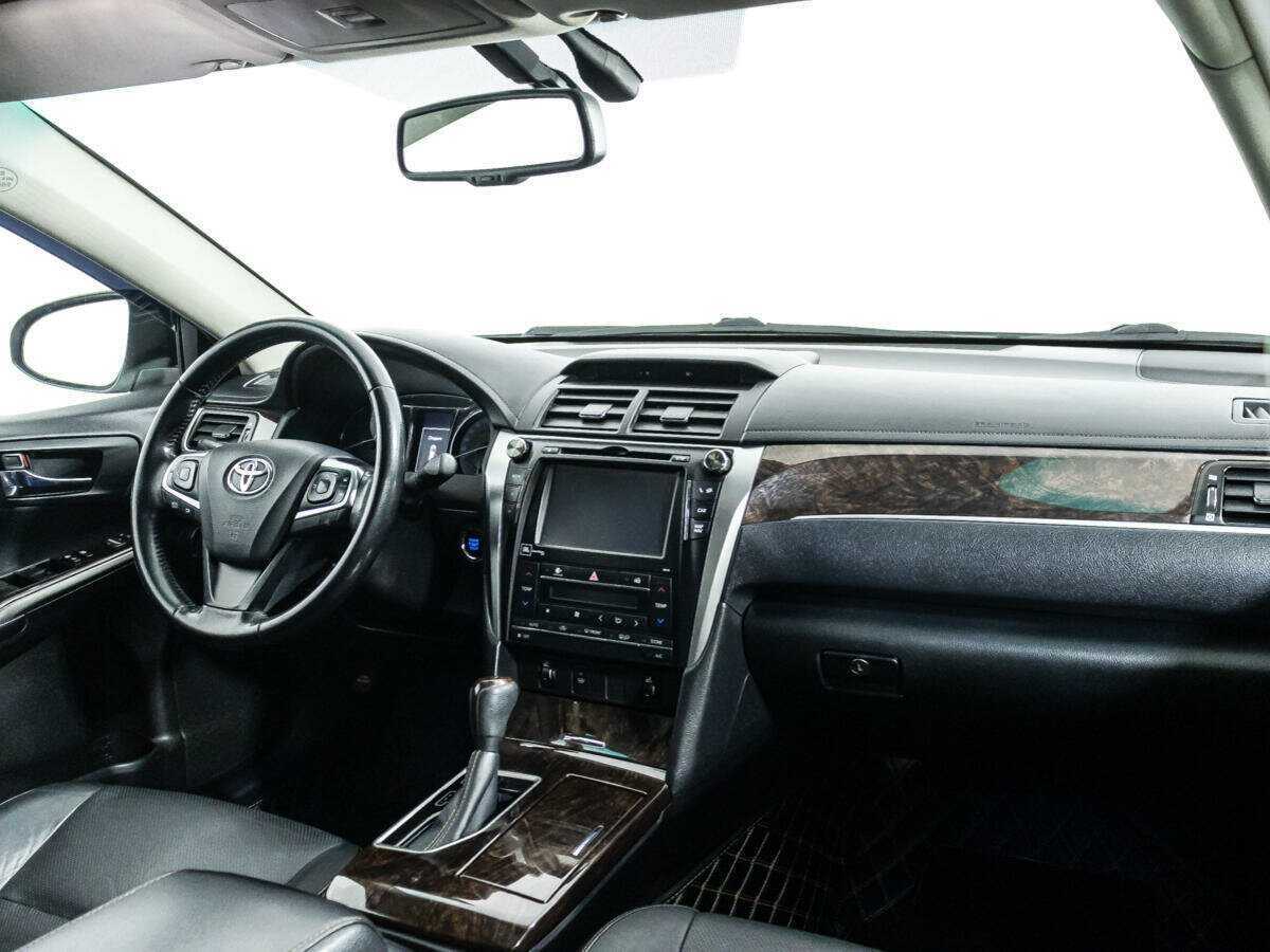 Toyota Camry с пробегом — 2017 год. Фото: #8