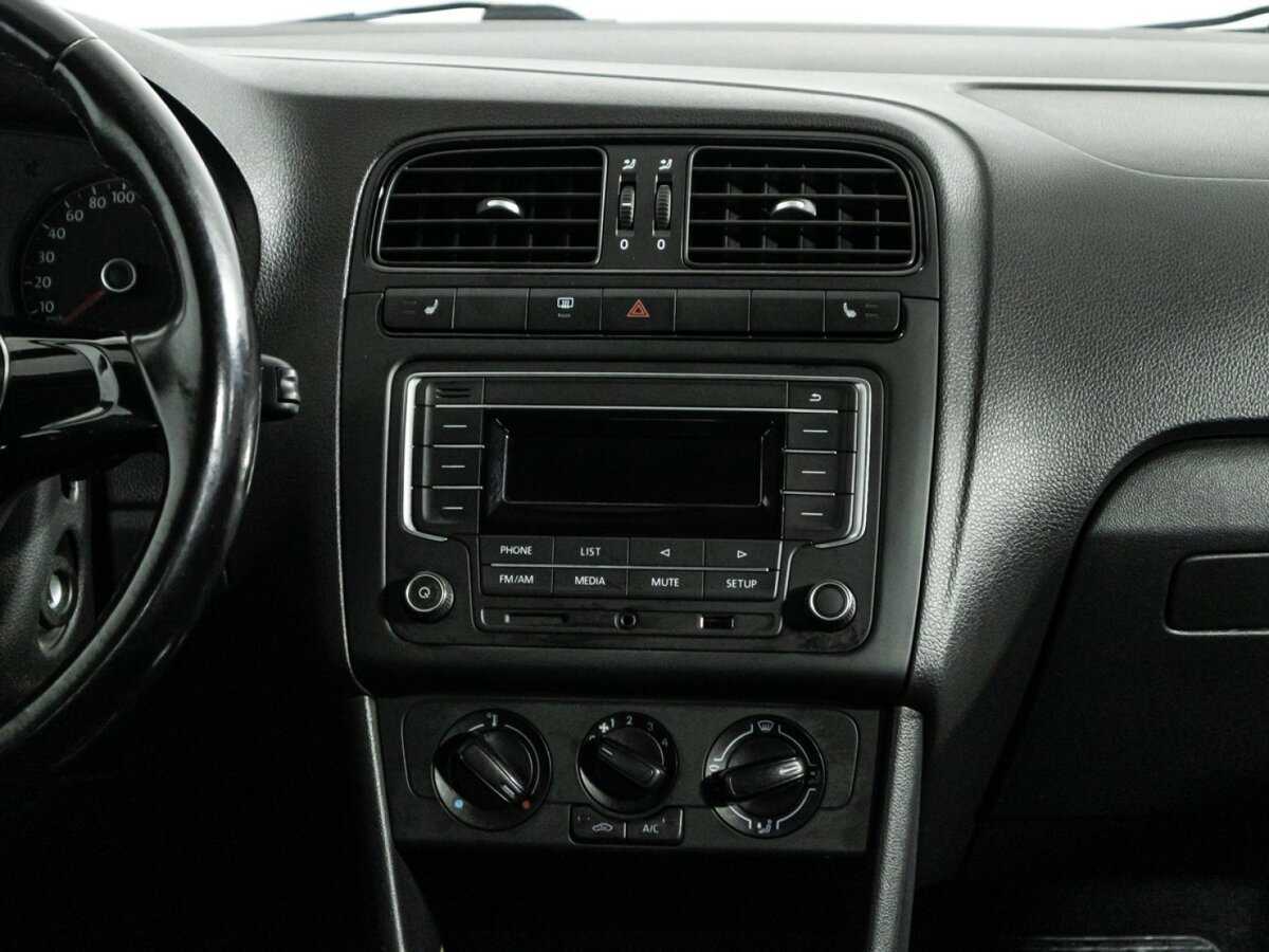 Volkswagen Polo с пробегом — 2017 год. Фото: #13