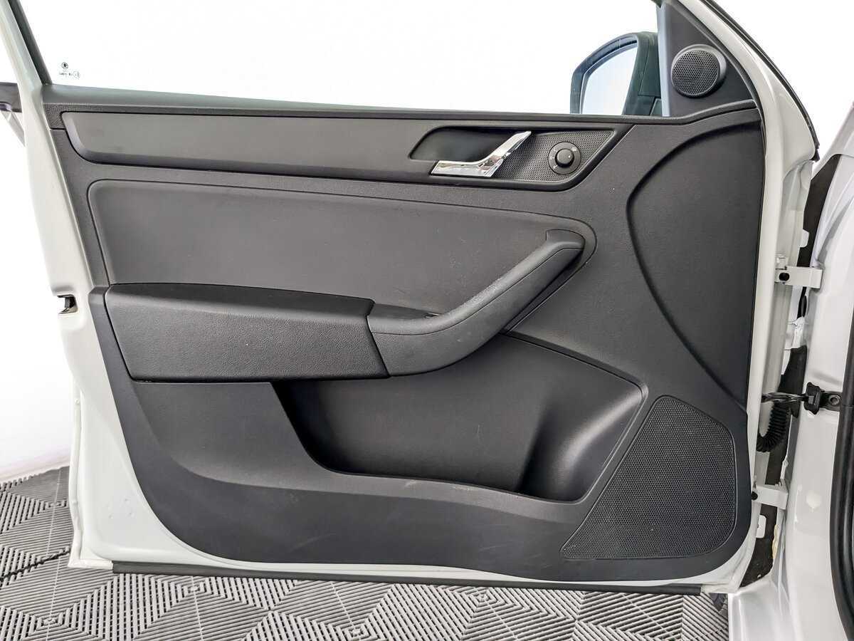 Skoda Rapid с пробегом — 2017 год. Фото: #18