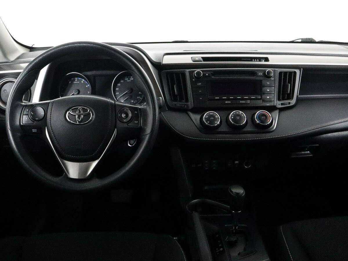 Toyota RAV4 с пробегом — 2017 год. Фото: #9