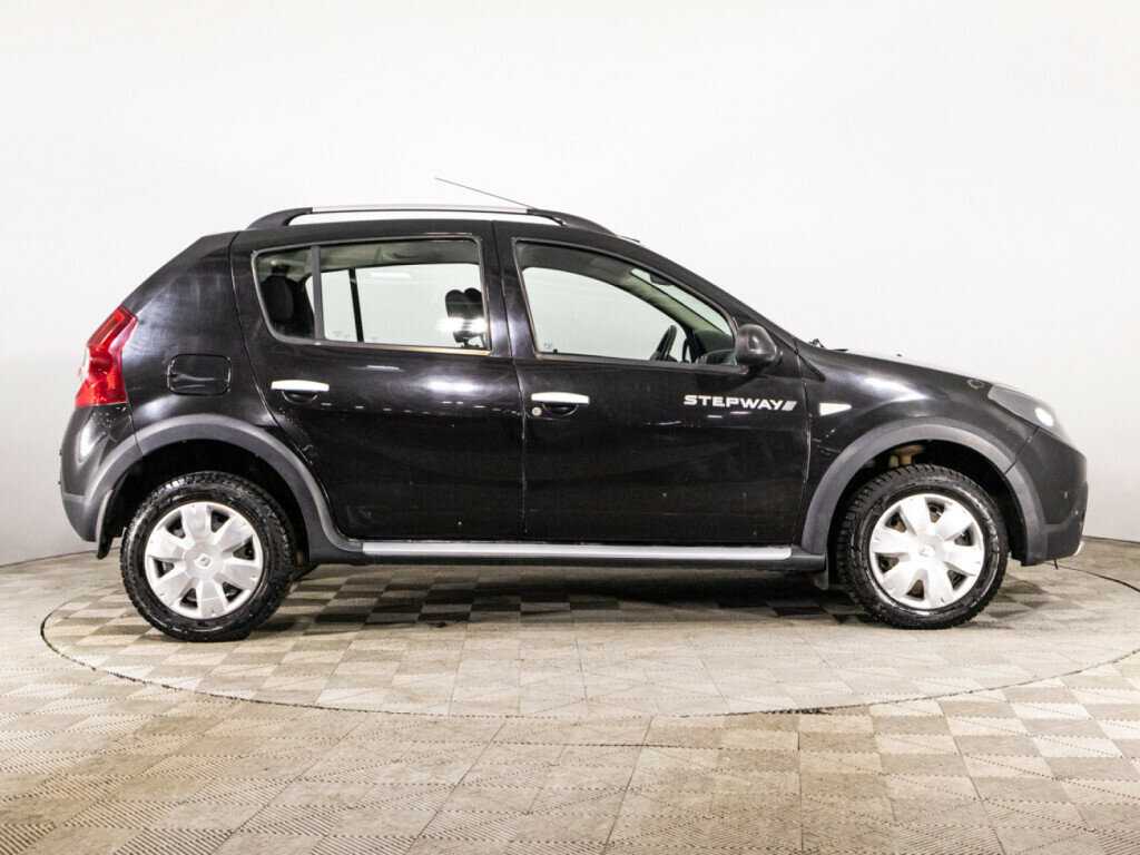 Renault Sandero с пробегом — 2013 год. Фото: #3