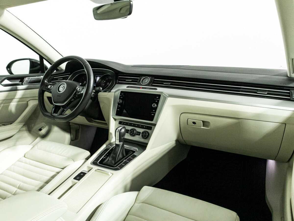 Volkswagen Passat с пробегом — 2018 год. Фото: #8