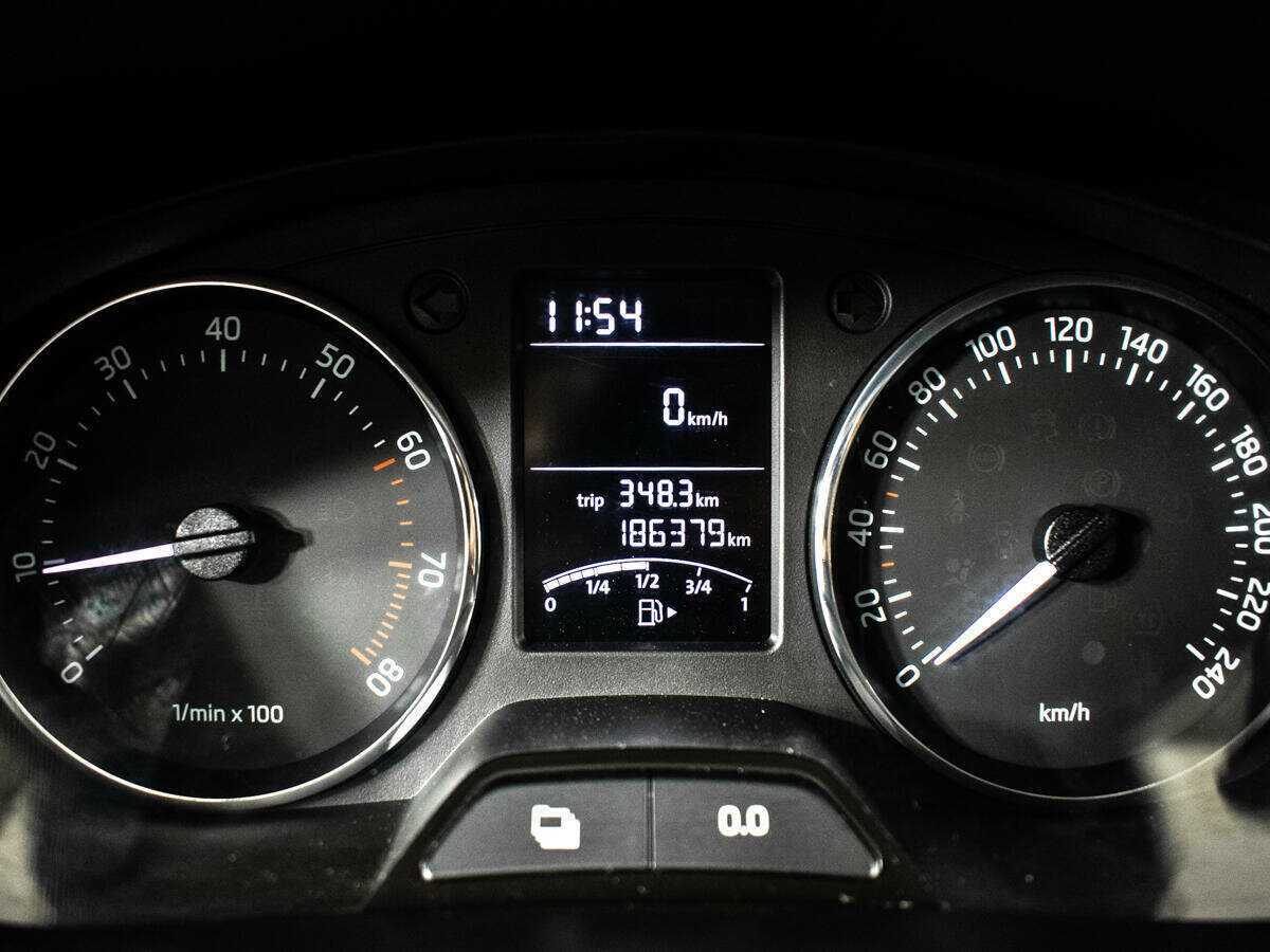 Skoda Rapid с пробегом — 2014 год. Фото: #10