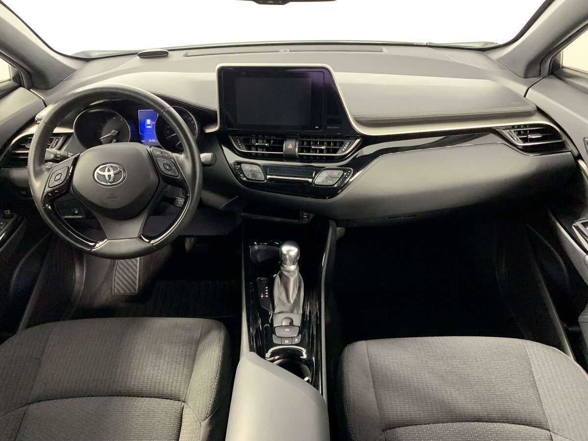 Toyota C-HR с пробегом — 2019 год. Фото: #11