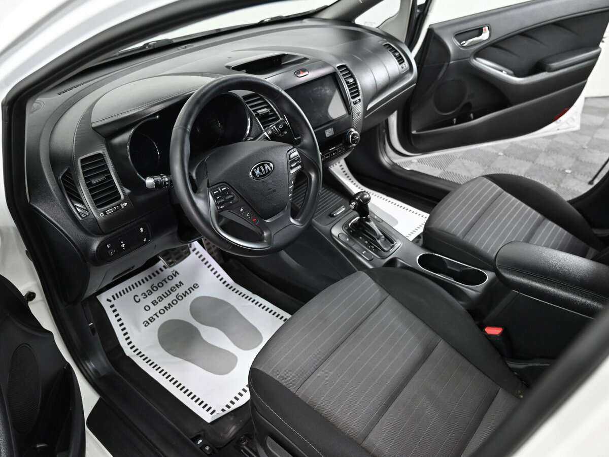 Kia Cerato с пробегом — 2015 год. Фото: #4