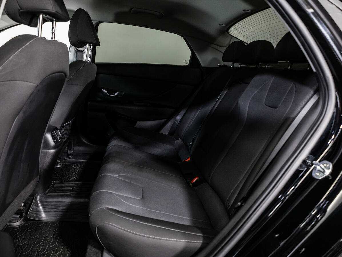 Hyundai Elantra с пробегом — 2020 год. Фото: #9