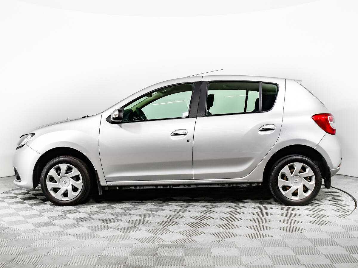 Renault Sandero с пробегом — 2015 год. Фото: #7