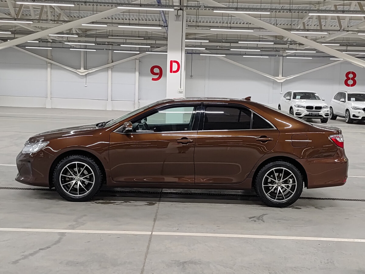 Toyota Camry с пробегом — 2017 год. Фото: #7