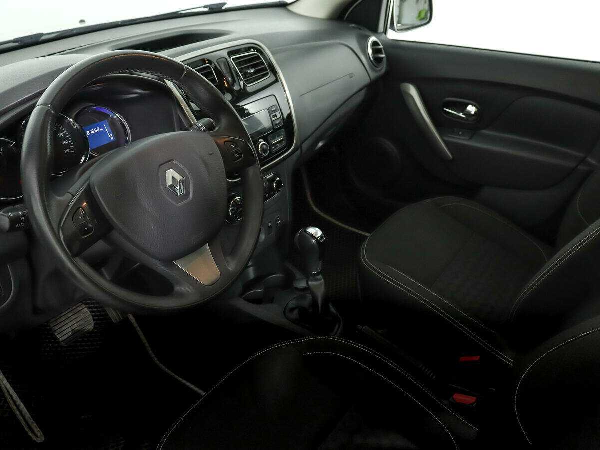 Renault Sandero с пробегом — 2017 год. Фото: #8