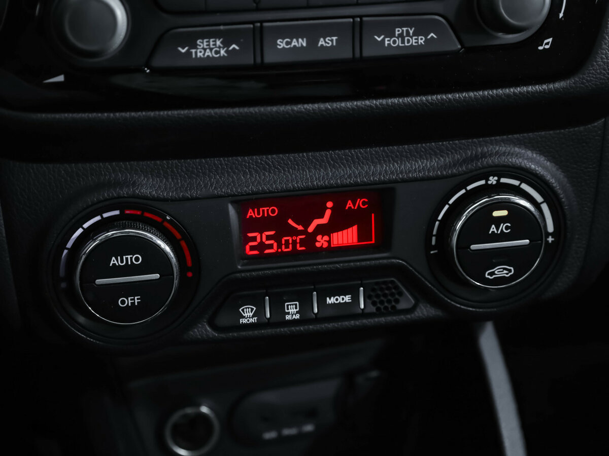 Kia Rio с пробегом — 2013 год. Фото: #11