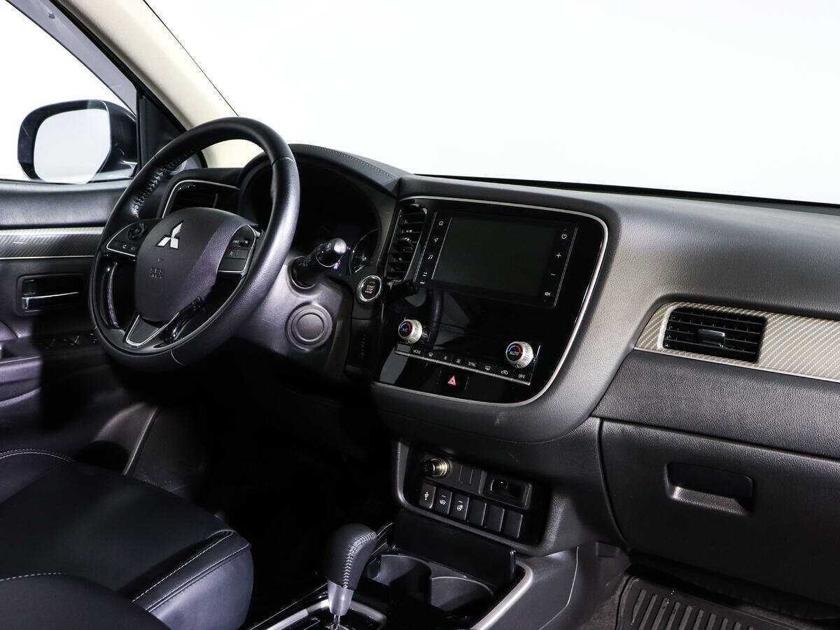 Mitsubishi Outlander с пробегом — 2020 год. Фото: #8