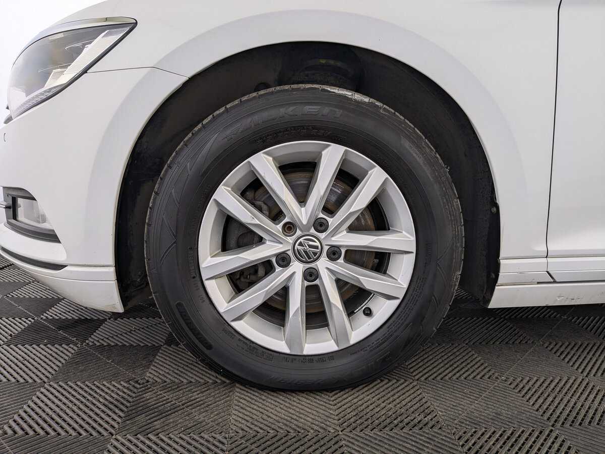 Volkswagen Passat с пробегом — 2019 год. Фото: #11