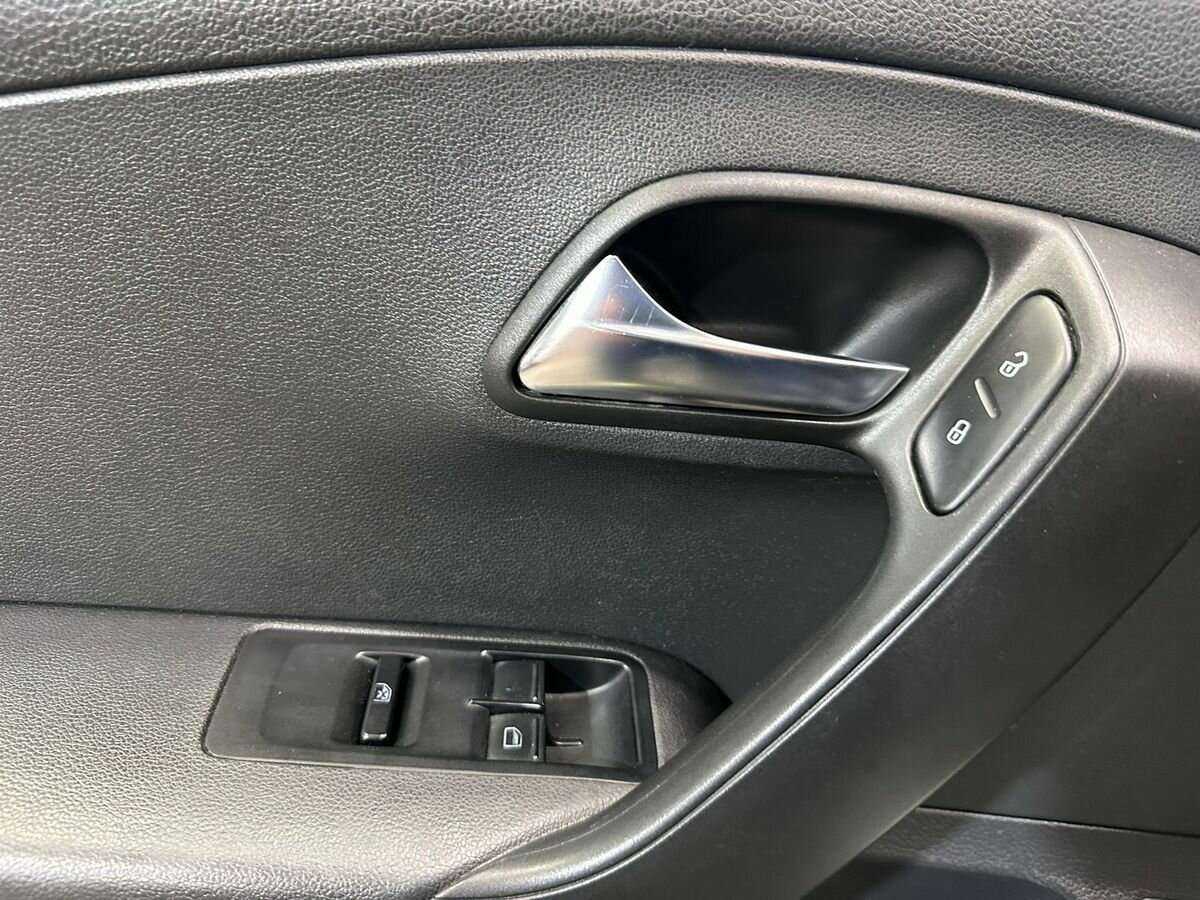 Volkswagen Polo с пробегом — 2019 год. Фото: #13