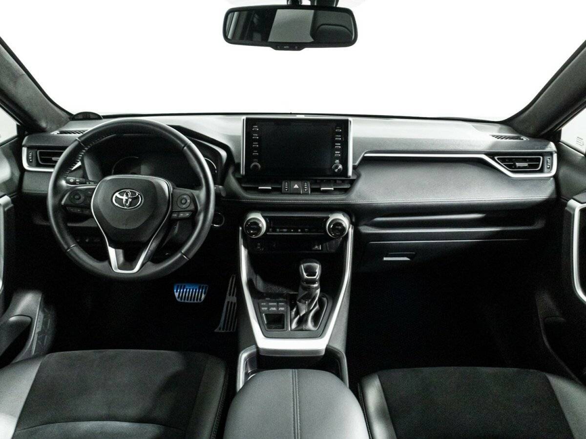Toyota RAV4 с пробегом — 2020 год. Фото: #12