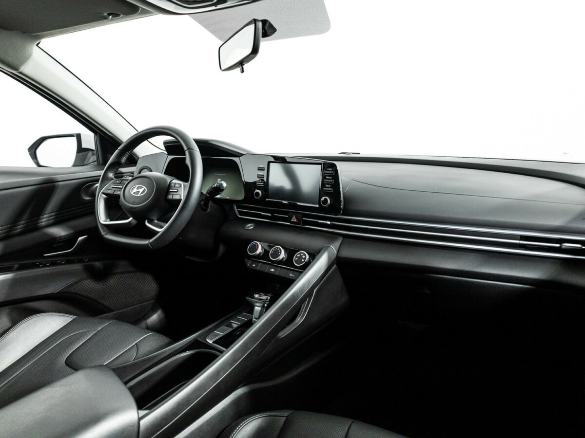 Hyundai Elantra с пробегом — 2023 год. Фото: #8