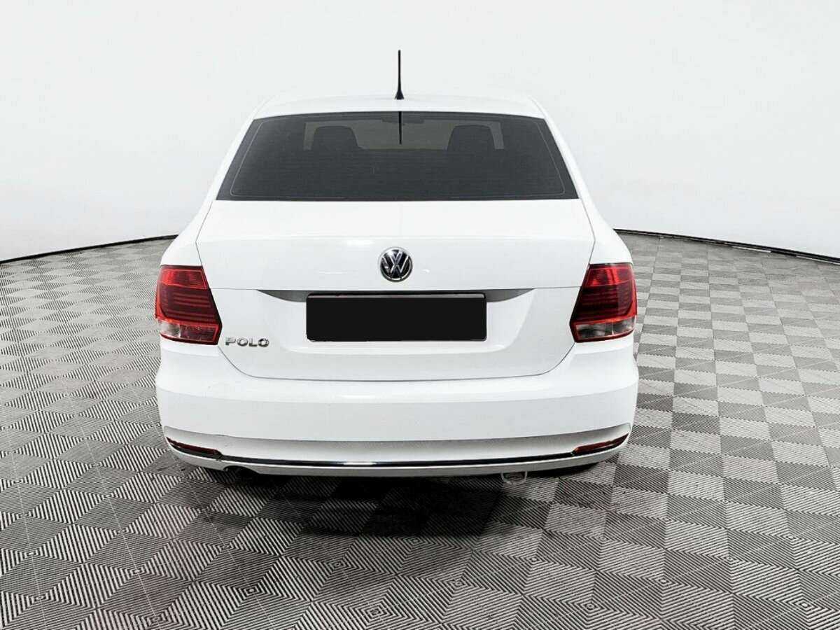 Volkswagen Polo с пробегом — 2015 год. Фото: #5