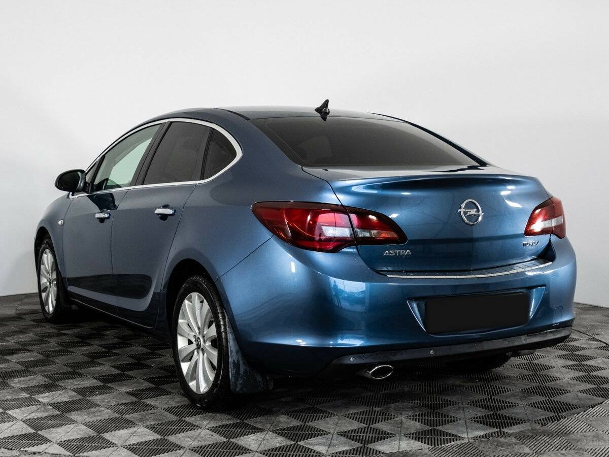 Opel Astra с пробегом — 2012 год. Фото: #5