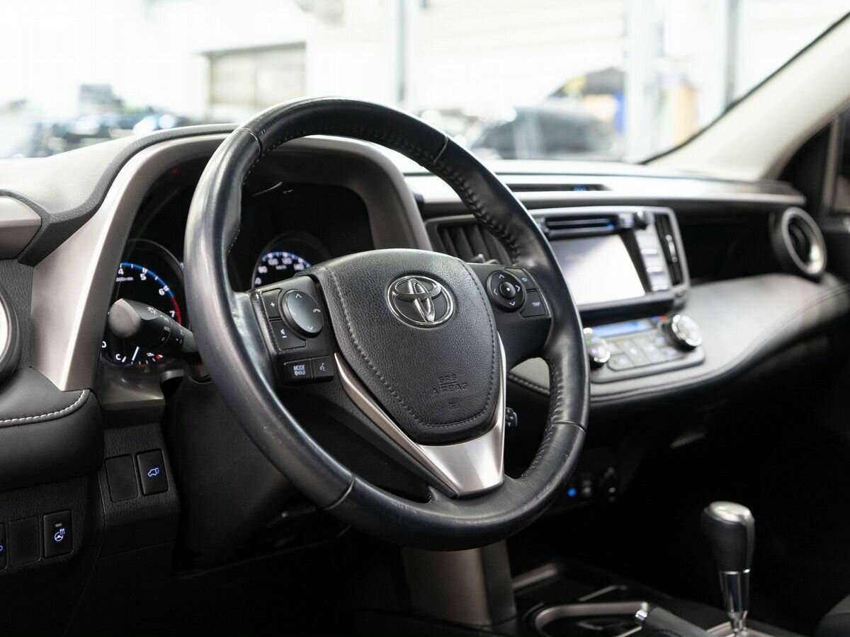 Toyota RAV4 с пробегом — 2016 год. Фото: #4