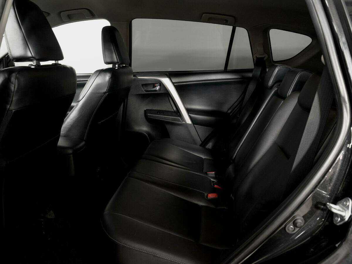 Toyota RAV4 с пробегом — 2014 год. Фото: #9