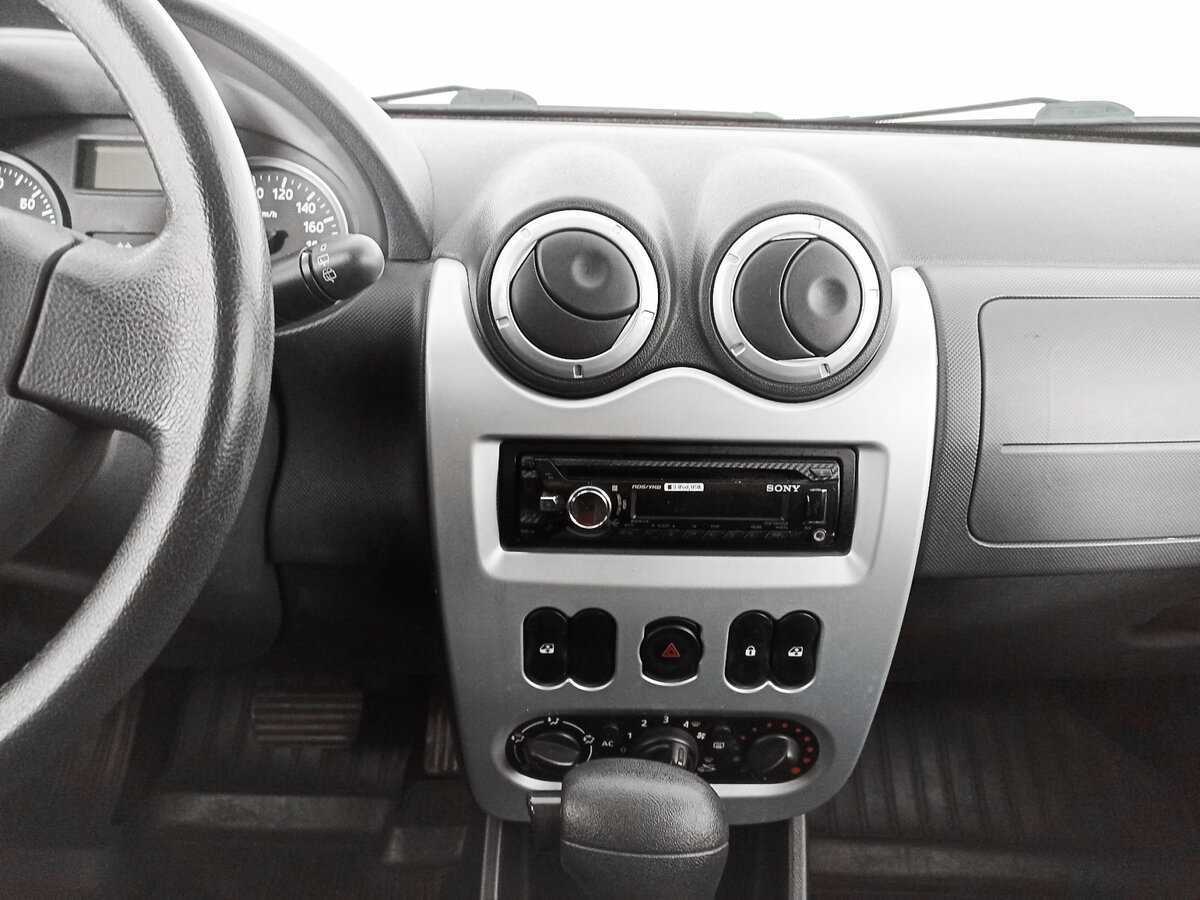 Renault Sandero с пробегом — 2013 год. Фото: #12