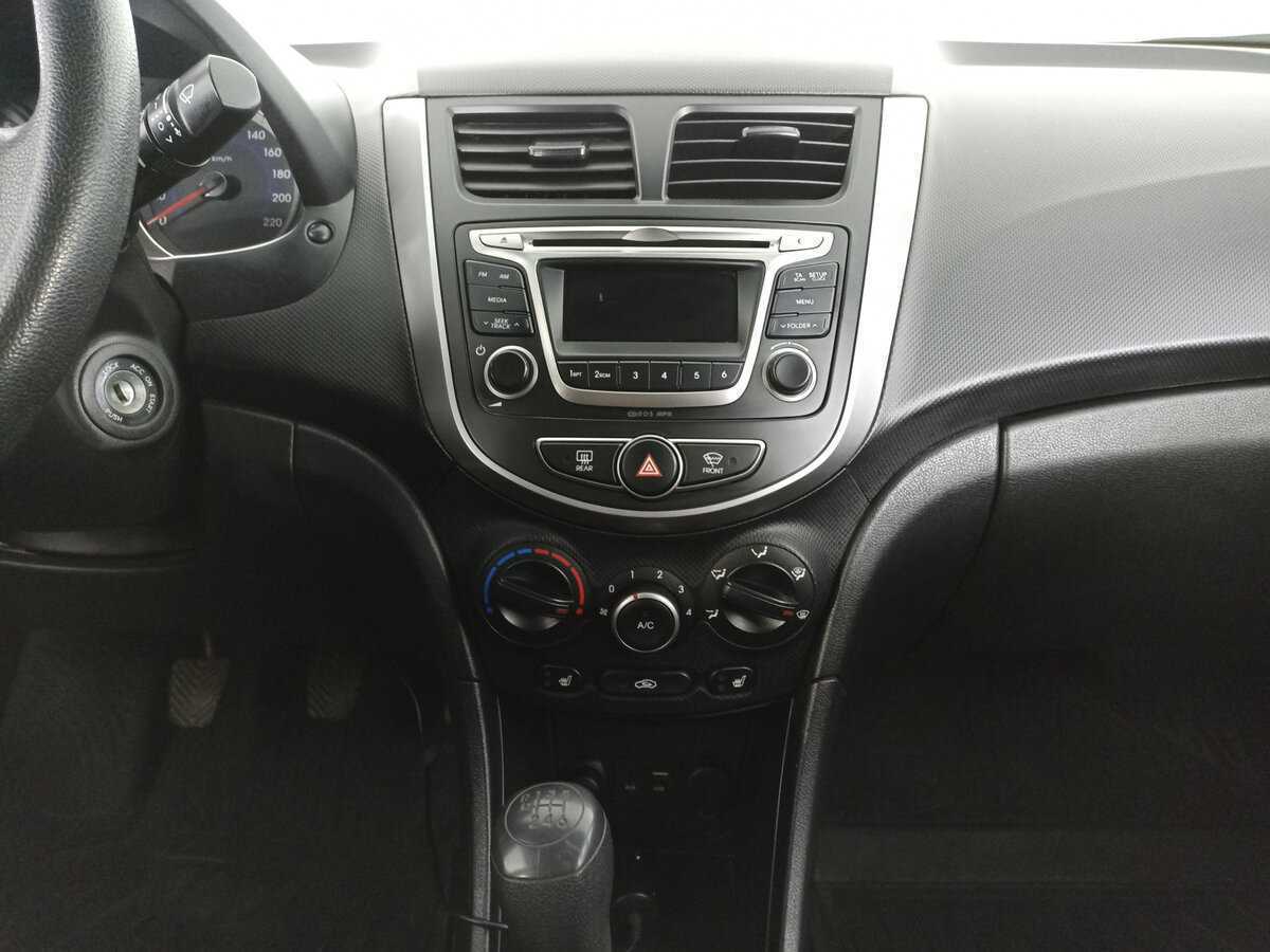 Hyundai Solaris с пробегом — 2015 год. Фото: #14