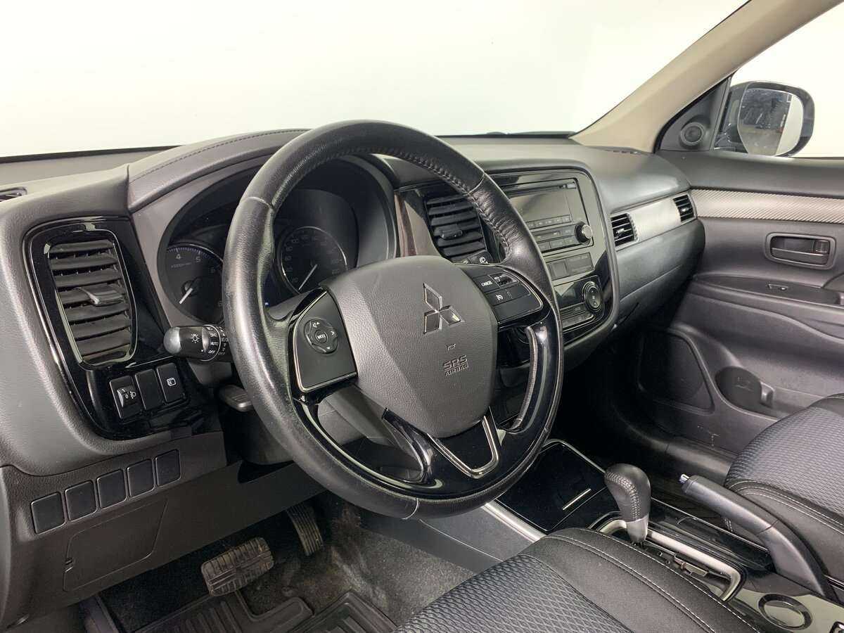 Mitsubishi Outlander с пробегом — 2018 год. Фото: #9