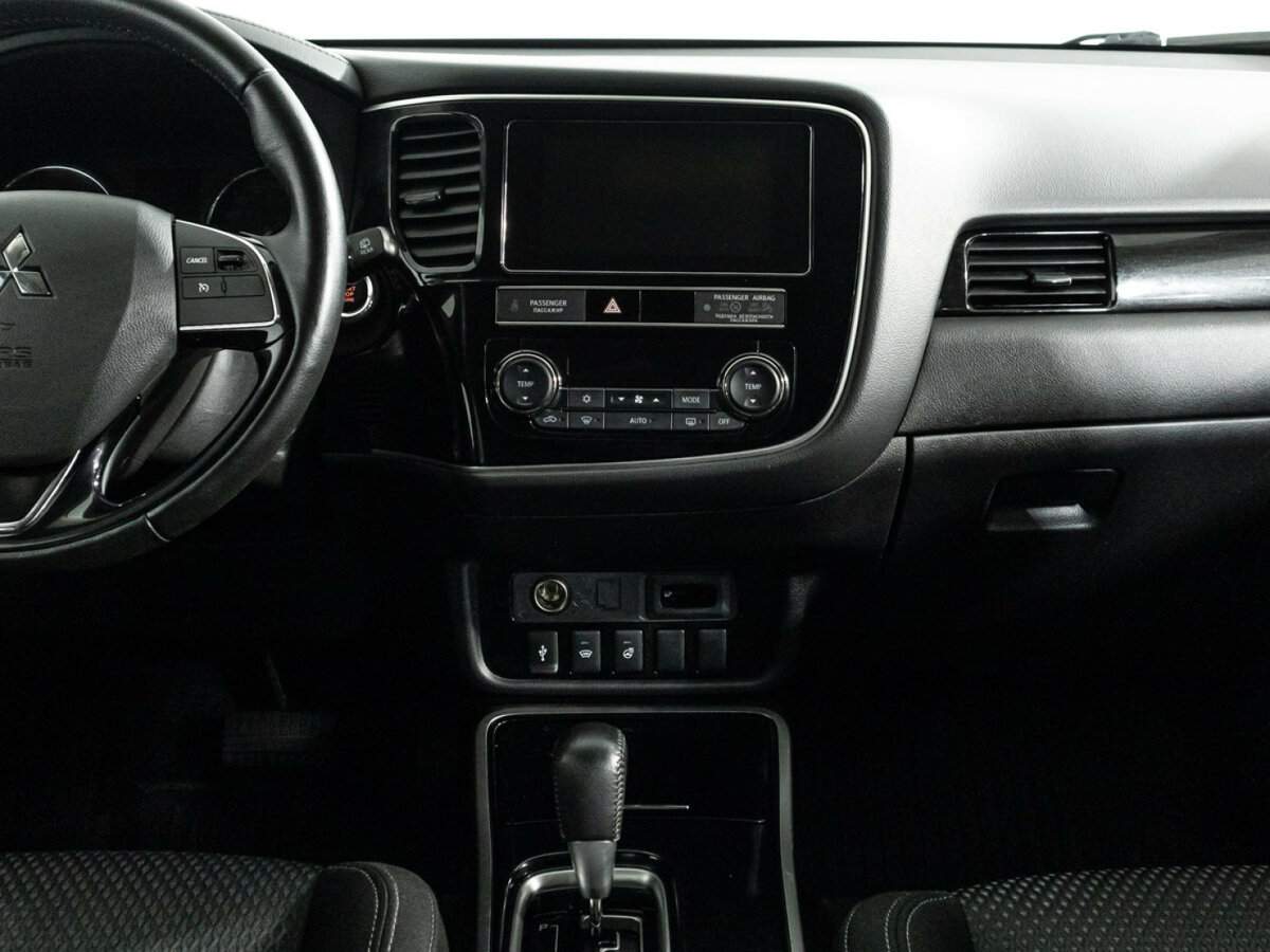 Mitsubishi Outlander с пробегом — 2018 год. Фото: #13