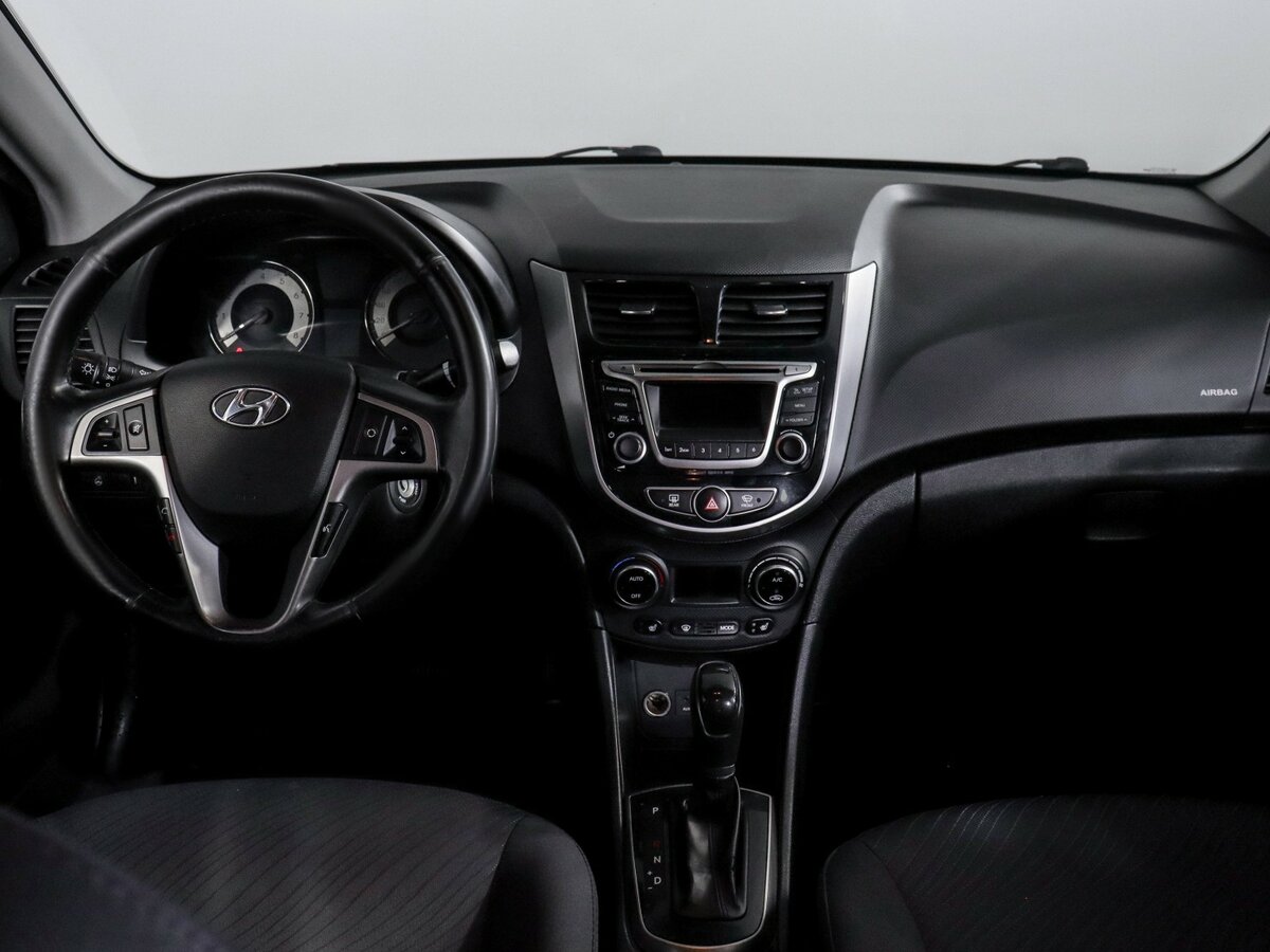 Hyundai Solaris с пробегом — 2015 год. Фото: #9