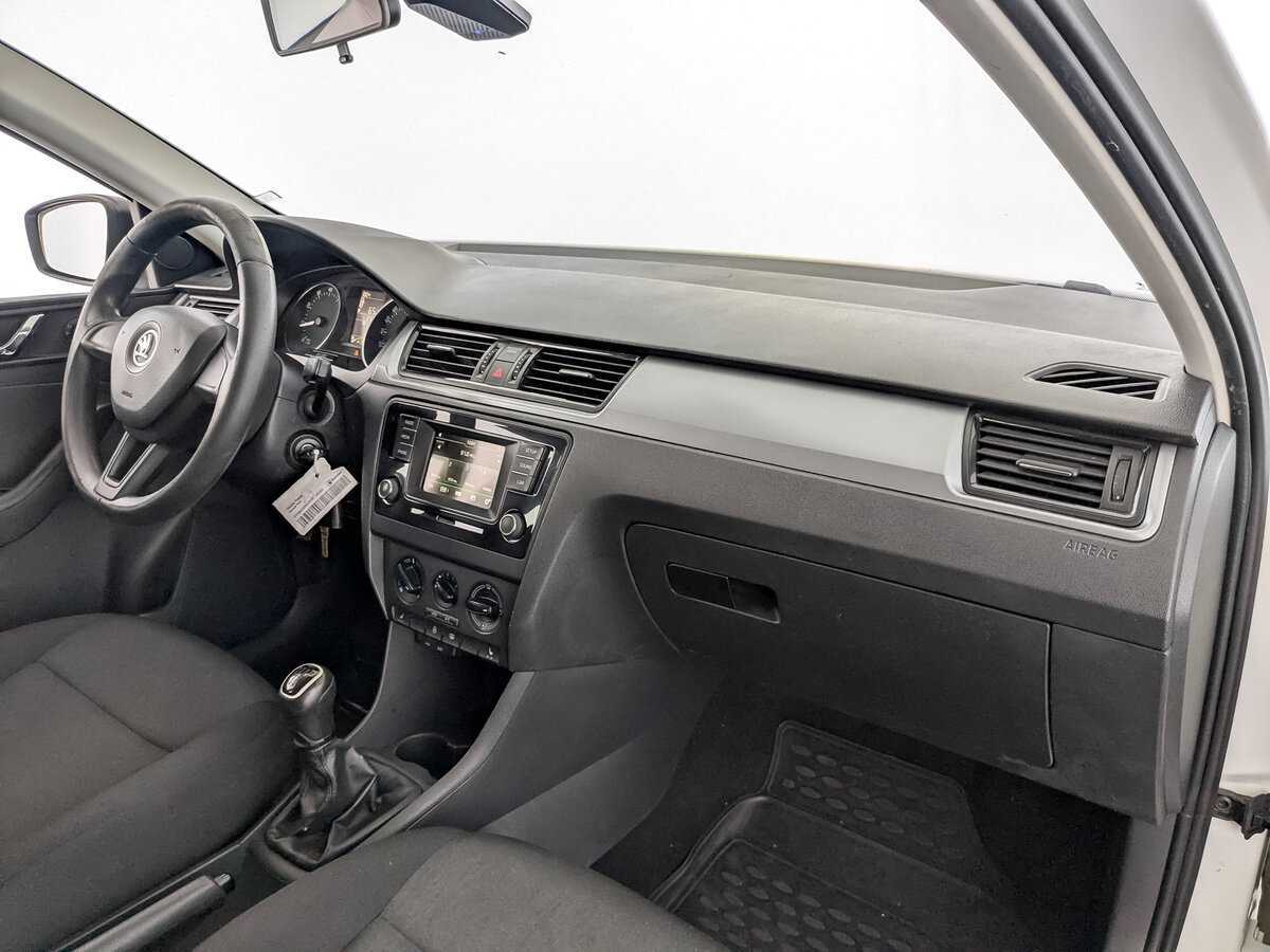 Skoda Rapid с пробегом — 2017 год. Фото: #10