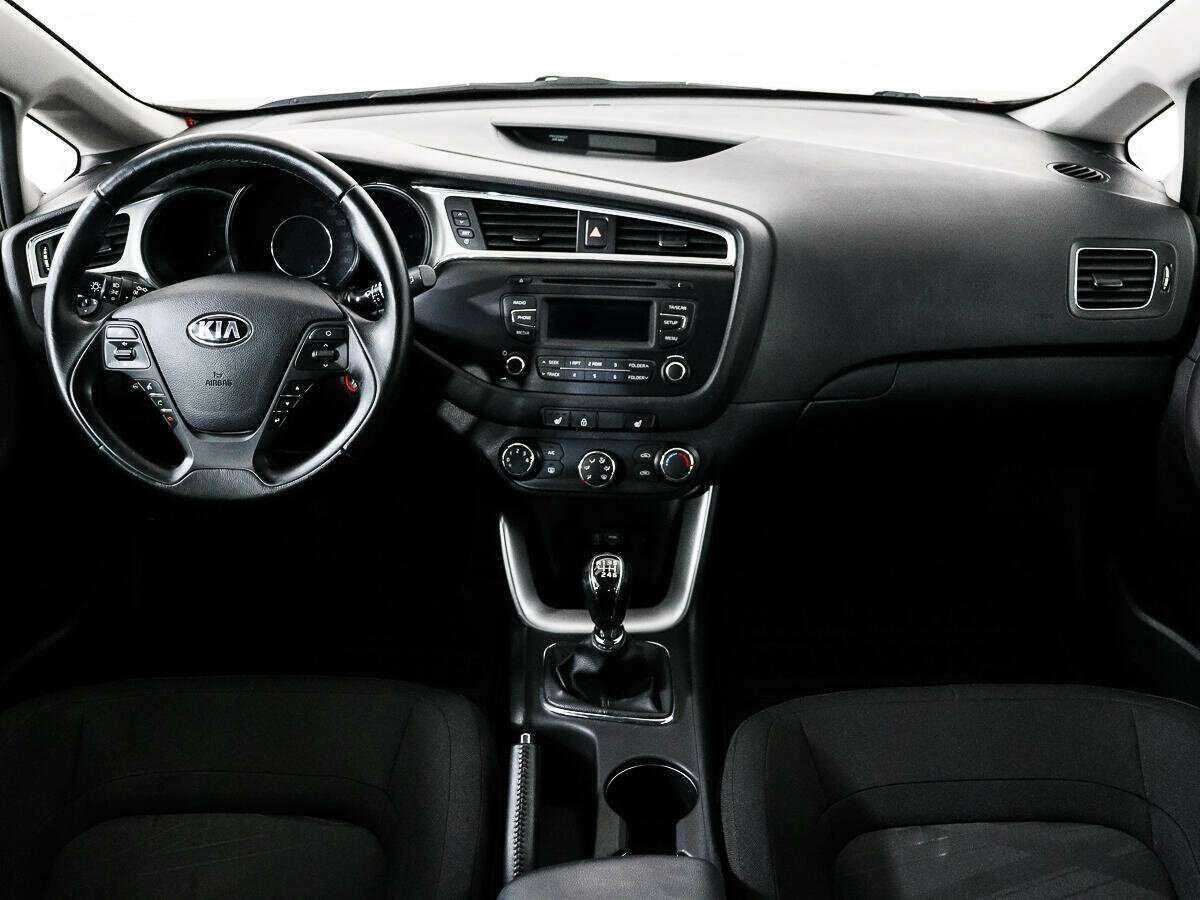 Kia Ceed с пробегом — 2015 год. Фото: #11