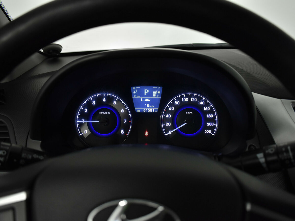 Hyundai Solaris с пробегом — 2013 год. Фото: #12