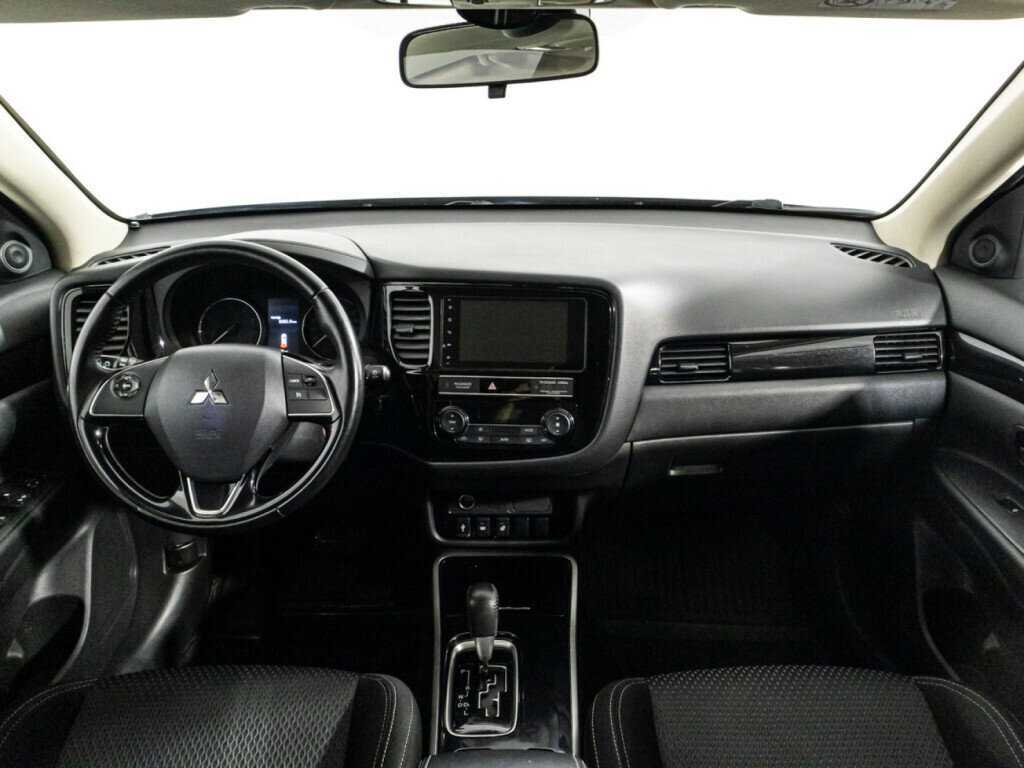 Mitsubishi Outlander с пробегом — 2019 год. Фото: #12