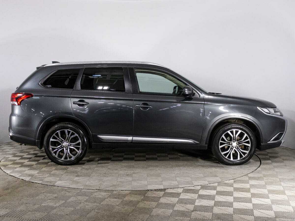 Mitsubishi Outlander с пробегом — 2018 год. Фото: #3