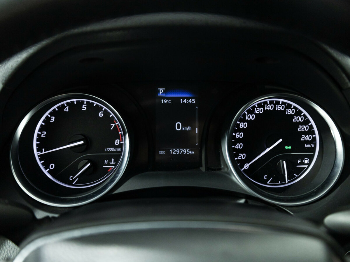 Toyota Camry с пробегом — 2021 год. Фото: #10