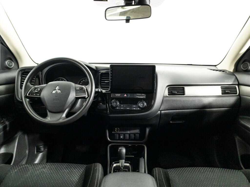 Mitsubishi Outlander с пробегом — 2018 год. Фото: #12