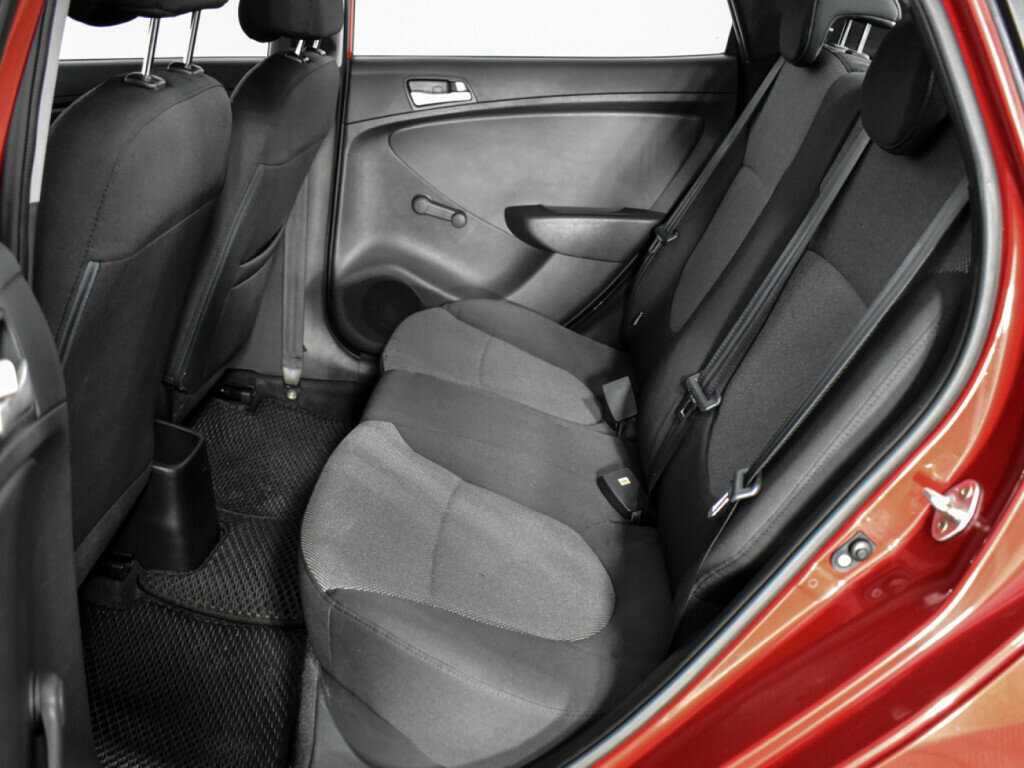 Hyundai Solaris с пробегом — 2013 год. Фото: #9